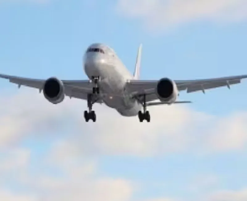 China : इंजन में आग लगने के बाद विमान के केबिन में भरा धुआं, नौ यात्रियों की तबीयत बिगड़ी 