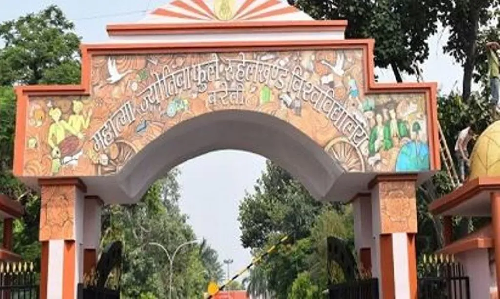 बरेली: आरटीआई के तहत कॉपी देखने के शुल्क की रसीद न देने पर विरोध