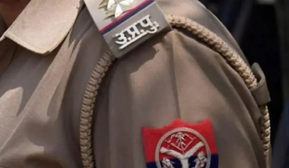 बरेली: मंच से दरोगा ने की बदतमीजी, बोले- जिंदगी ऐसी कर दूंगा कि इतिहास बन जाएगा