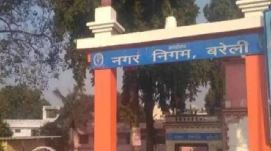 बरेली: वाहन खरीदने को नगर निगम अफसरों ने ब्लैकलिस्ट कंपनी को माना योग्य, मेयर बोले- मेरठ की फर्म...