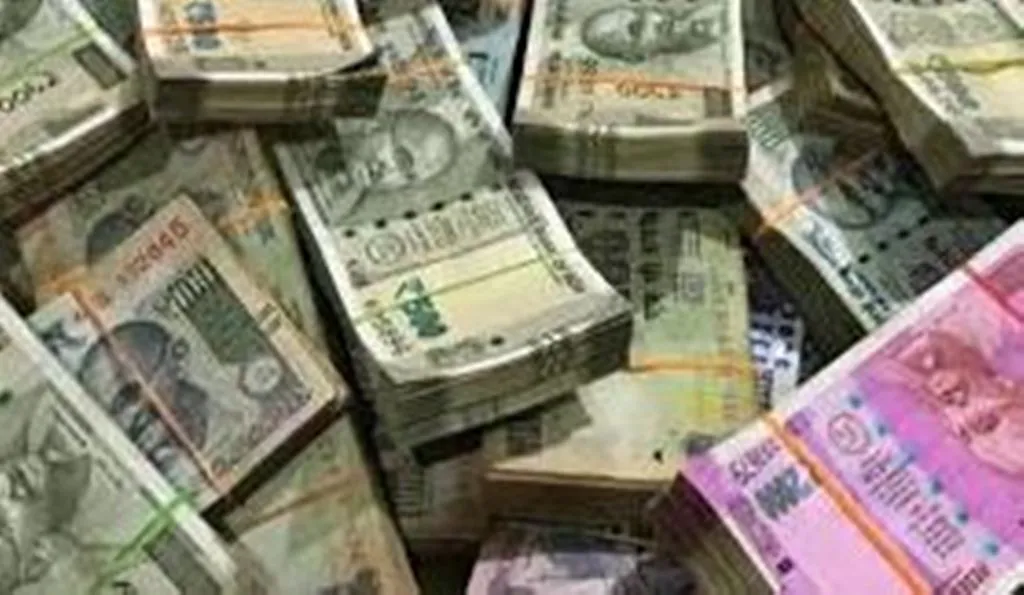 VIRAL NEWS: मजदूर के अकाउंट में अचानक आए 200 करोड़ रुपये, परिवार के उड़े होश