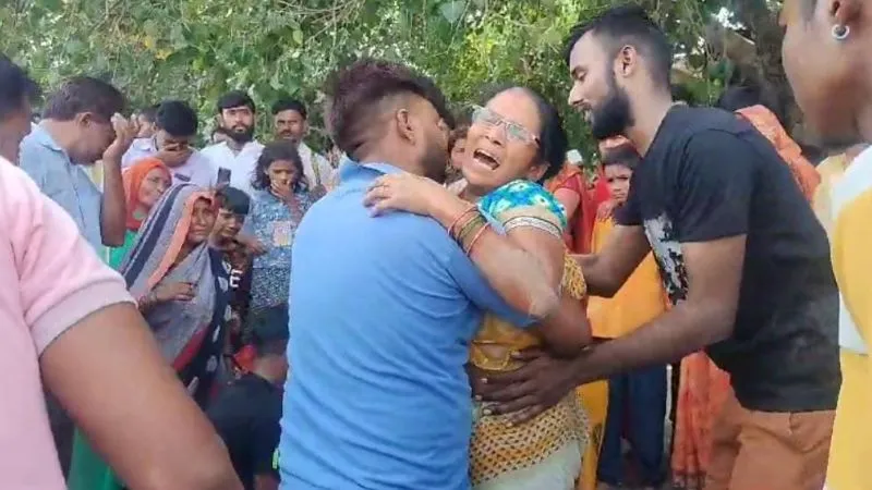 Kanpur News: मूर्ति विसर्जन के लिए गया युवक गंगा में डूबा… मौत, नहाते समय फिसला पैर, परिजनों में मची चीख-पुकार