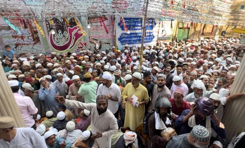 बरेली: शराफत मियां के कुल में उमड़ा अकीदतमंदों का सैलाब