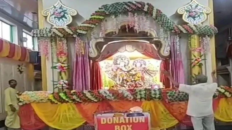 प्रयागराज : पांच लाख के बेशकीमती वस्त्रों व गहनों से सजेंगे श्रीकृष्ण और राधारानी