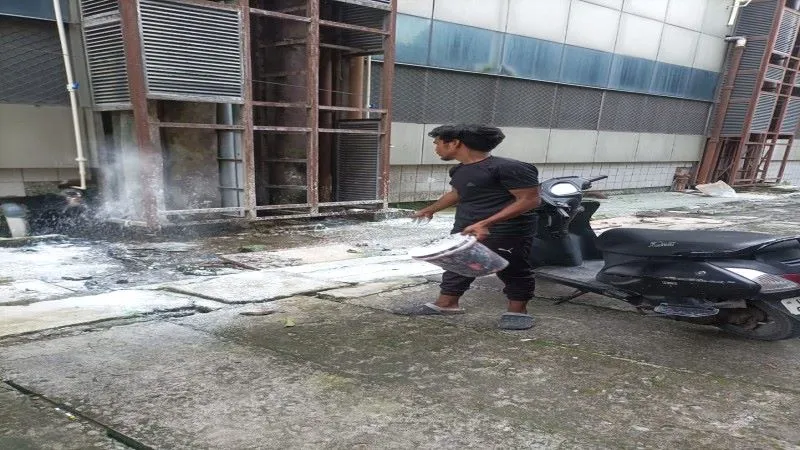 अमृत विचार इंपैक्ट : केजीएमयू के शताब्दी के पास चला सफाई अभियान