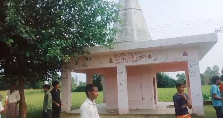 कासगंज: पेड़ पर झूलते मिले युवक युवती के शव, क्षेत्र में सनसनी 