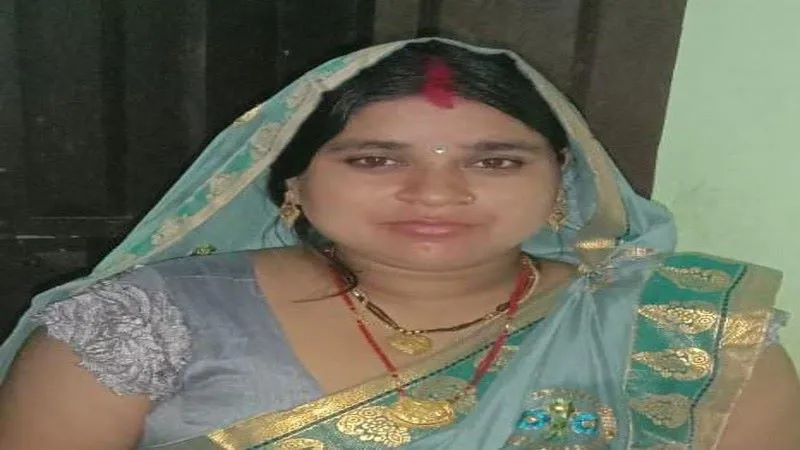 फतेहपुर : जर्जर सड़क के कारण देर से पहुंची एंबुलेंस, गर्भवती की मौत