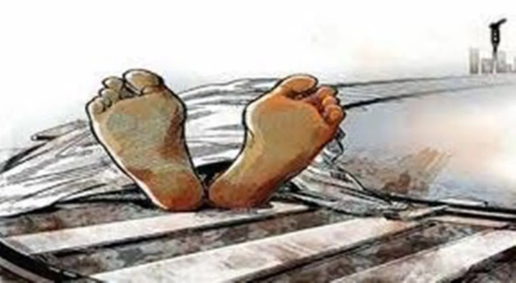 बरेली: ट्रेन से कटकर रिक्शा चालक की मौत 