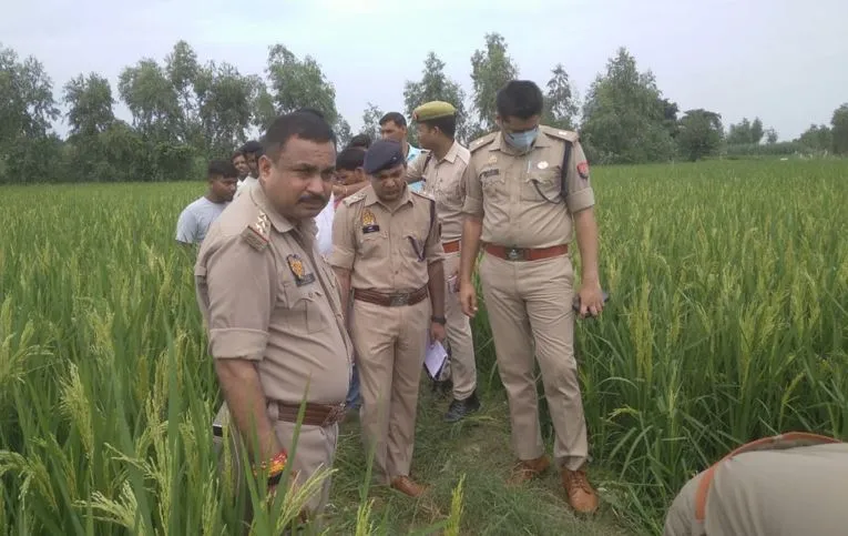 बरेली: बनियान से गला घोंटकर युवक की हत्या, खेत में पड़ा मिला शव