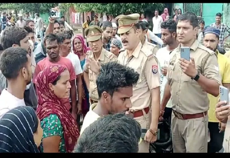 बिजनौर : सड़क पार कर रहे बच्चे को बाइक ने रौंदा, मौके पर मौत...गुस्साए लोगों ने नूरपुर-चांदपुर मार्ग पर लगाया जाम