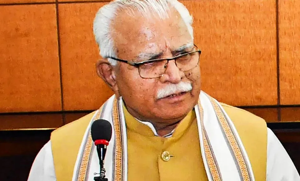 सीएम खट्टर ने लगाया आरोप, कहा- ‘आप’ मुफ्त चीजों पर जनता का पैसा बर्बाद करती है, मैं नहीं