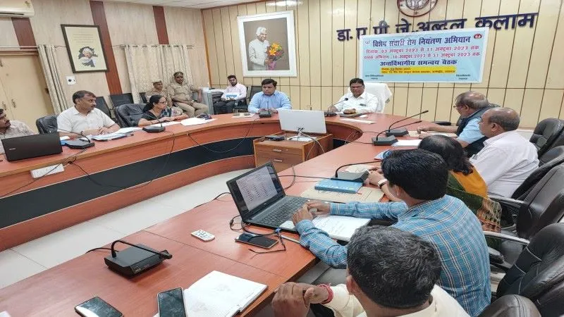 लखनऊ : डीएम ने बीडीओ से मांगा स्पष्टीकरण 