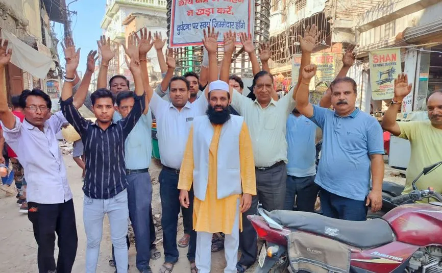 बरेली: कुतुबखाना फ्लाईओवर के नीचे कारोबार, व्यापारियों ने बाजार बंद कर जताया विरोध