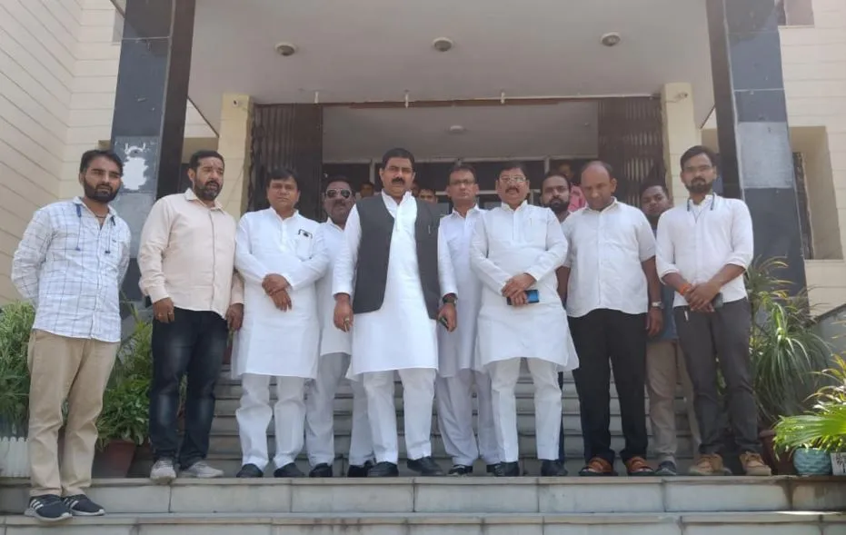 बरेली: डीएम से मिले बहेड़ी विधायक, उपचुनाव निष्पक्ष कराने की मांग