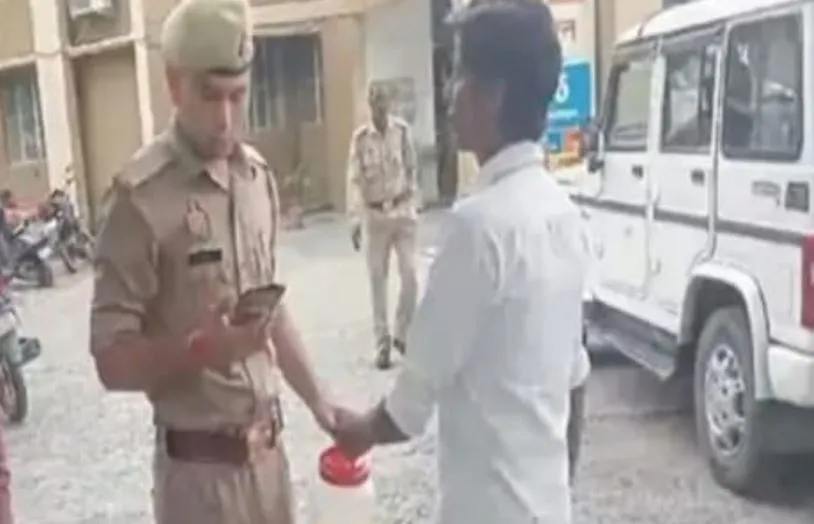 शाहजहांपुर: पेट्रोल लेकर आत्महत्या करने एसपी ऑफिस पहुंचा पीड़ित, मचा हड़कंप