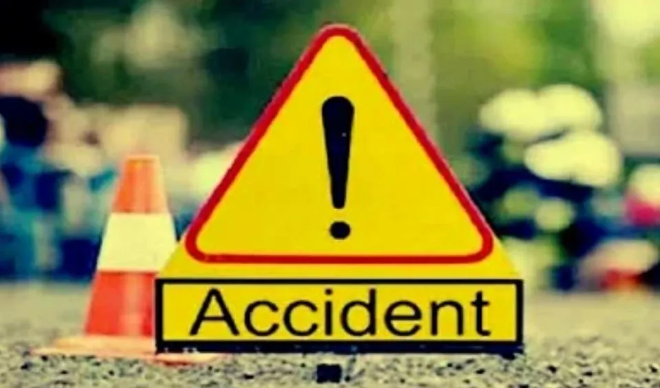 कौशांबी में गड्ढे में गिरी स्कूल, छह छात्राएं घायल 