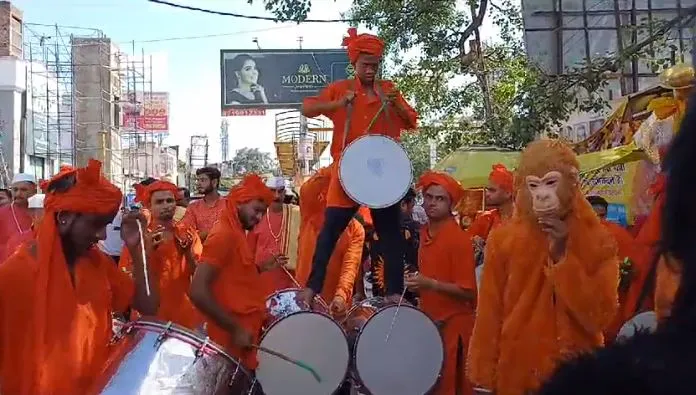 बरेली: धूमधाम से निकाली गई भगवान गणेश की शोभायात्रा, भक्तों ने जमकर लगाए जयकारे