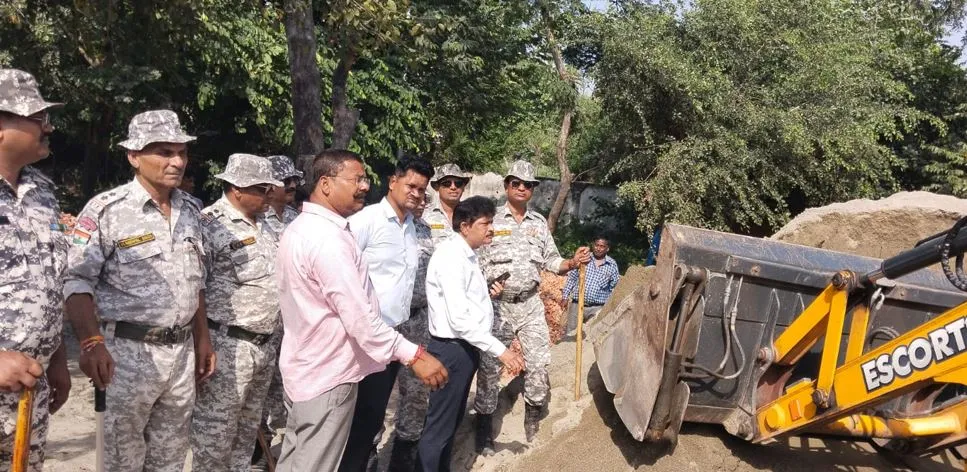 बरेली: दूसरे दिन नेताओं की सिफारिश से सुस्त पड़ा अतिक्रमण हटाओ अभियान, 90 हजार का वसूला जुर्माना 