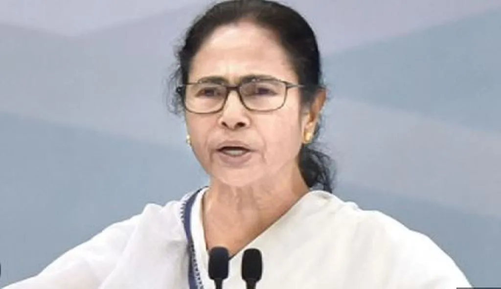 ममता बनर्जी ने कहा- अचानक क्या हुआ कि इंडिया को केवल भारत कहने की जरूरत पड़ गई