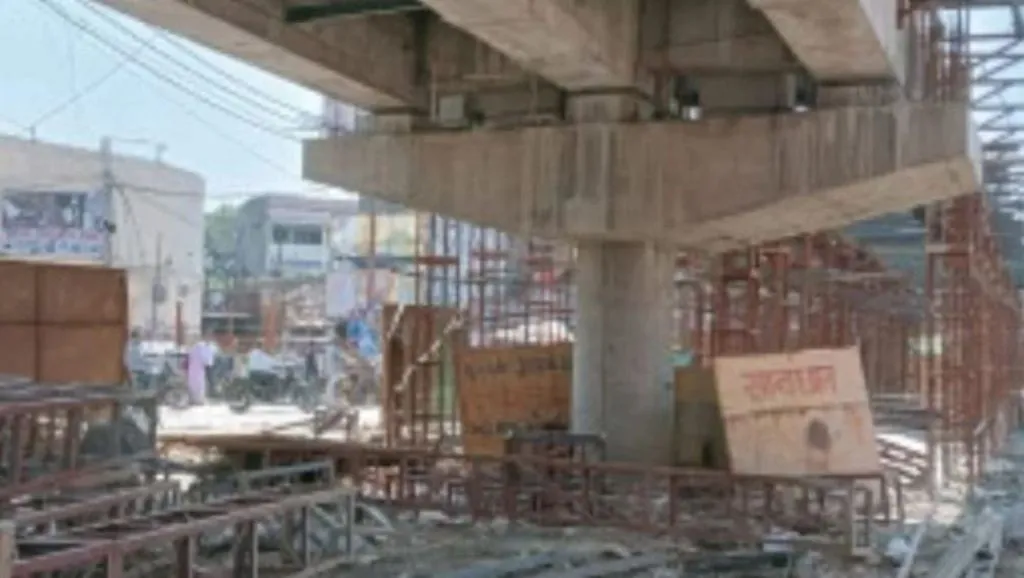 कुतुबखाना पुल: 20 दिन के अंदर दूसरा हादसा, एक और मौत