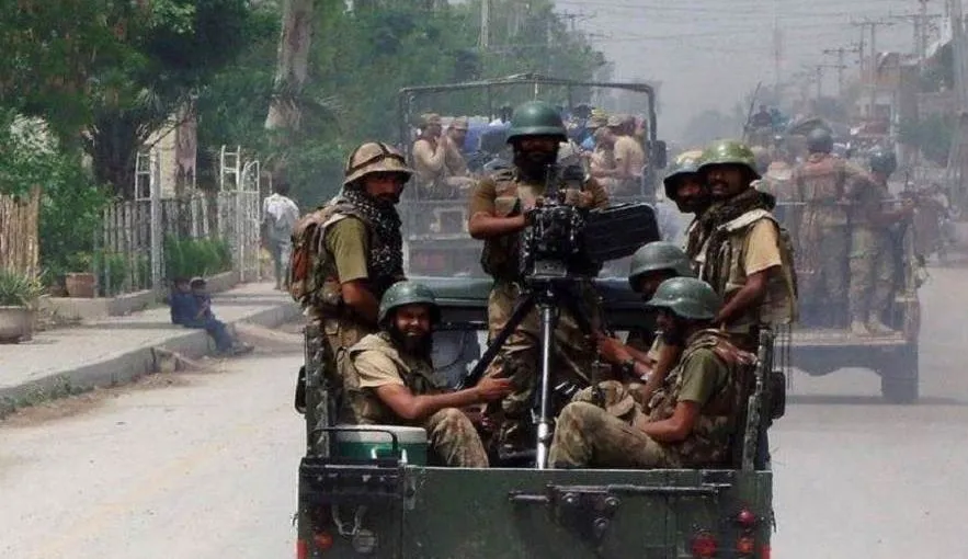 पाकिस्तान: दो सैन्य अभियानों में एक आतंकवादी मारा गया, एक सैनिक की मौत 