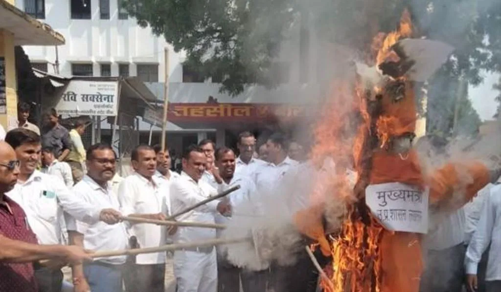 पीलीभीत: हापुड़ कांड... पुलिस, सरकार तो कहीं मुख्यमंत्री का फूंका पुतला