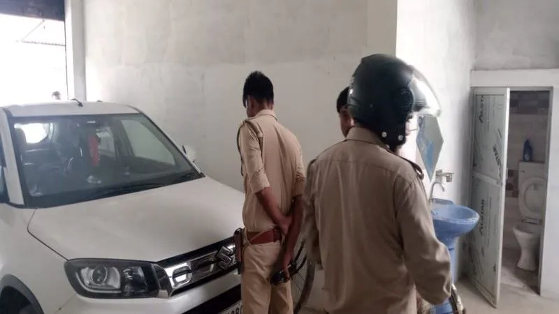 रायबरेली : दो दुकानों का ताला तोड़कर चोरों ने पार किया लाखों का माल 