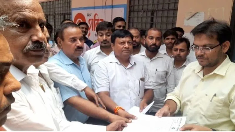 Farrukhabad News: हापुड़ की घटना को लेकर वकीलों का प्रदर्शन, एसडीएम को ज्ञापन सौंप जताया विरोध