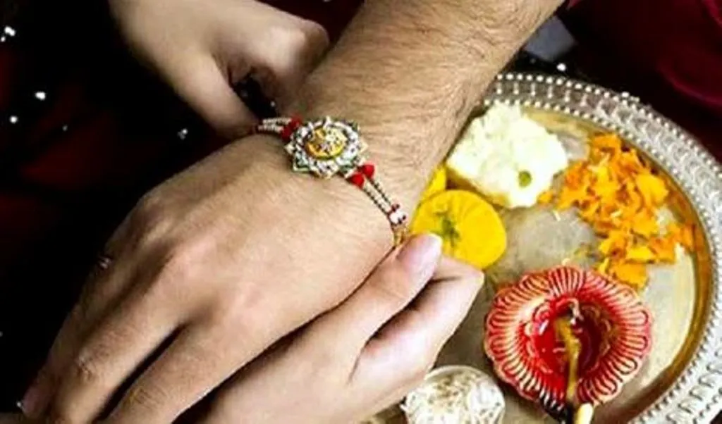 रक्षाबंधन: करोड़ों खर्च कर बरेलीवासियों ने रिश्तों में घोली मिठास