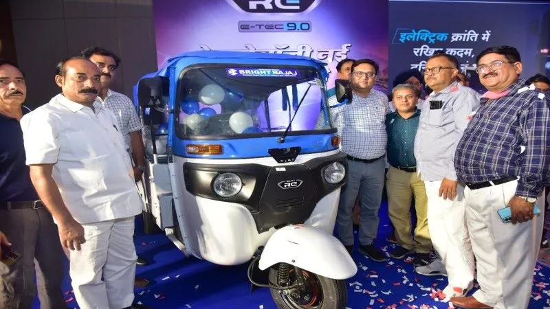 लखनऊ : 60 रुपये बिजली खपत में 178 किमी चलेगी बजाज की इलेक्ट्रिक ऑटो