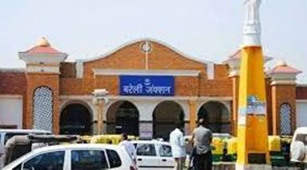 बरेली: जिन रेल आवासों में अवैध लोग, निकाल दिए जाएं उनके दरवाजे