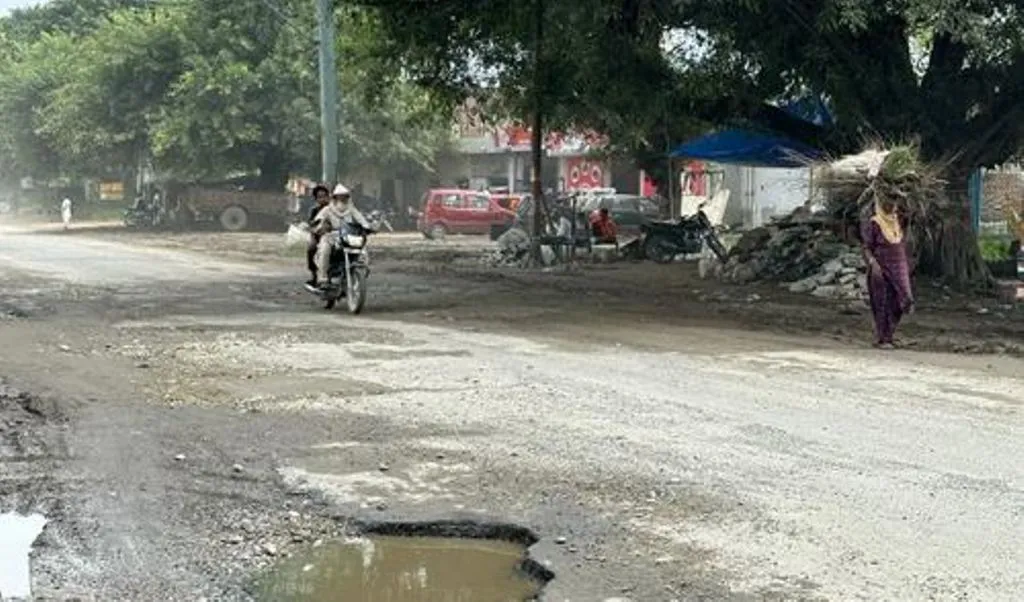 बरेली: किसी खतरे से कम नहीं बैरियर चौकी से बड़ा बाईपास तक सफर