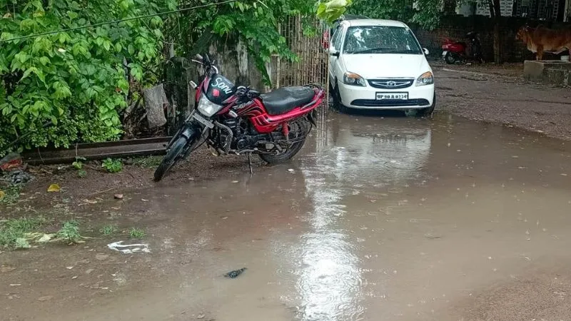 UP Weather News: कानपुर के कुछ इलाकों में बारिश, कुछ सूखे, यहां जानें- आसपास के जिलों के मौसम का हाल