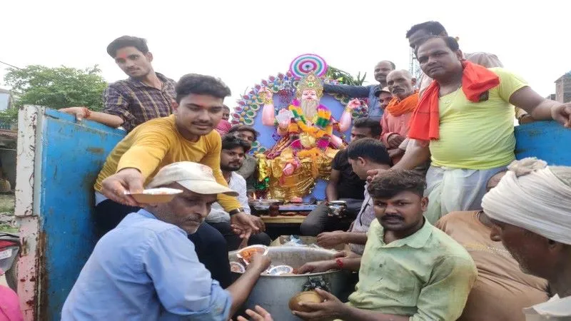 बहराइच : गाजे बाजे के साथ विसर्जित हुई भगवान विश्वकर्मा की प्रतिमा