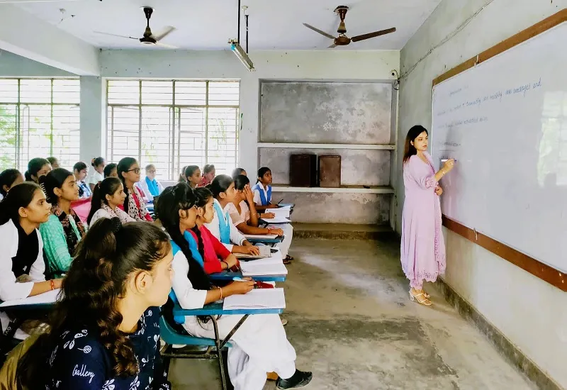 मुरादाबाद : मंजिल पाने को कंप्यूटर इंजीनियरिंग की राह चुन रहीं बेटियां