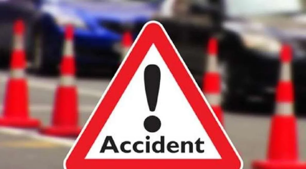 भोपाल में कार्यकर्ता महाकुंभ में शामिल होने जा रही बस ट्रक से टकराई, 39 लोग घायल 