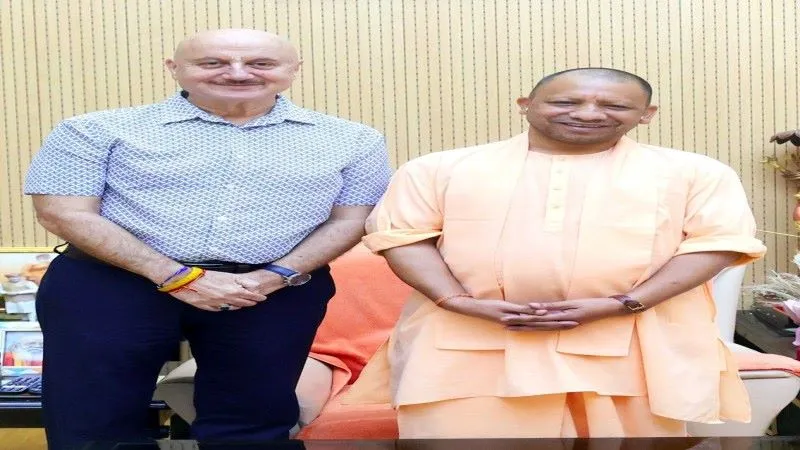 लखनऊ : CM से अभिनेता अनुपम खेर ने की मुलाकात, कहा- योगी जी... आपसे मिलकर ऊर्जा मिलती है