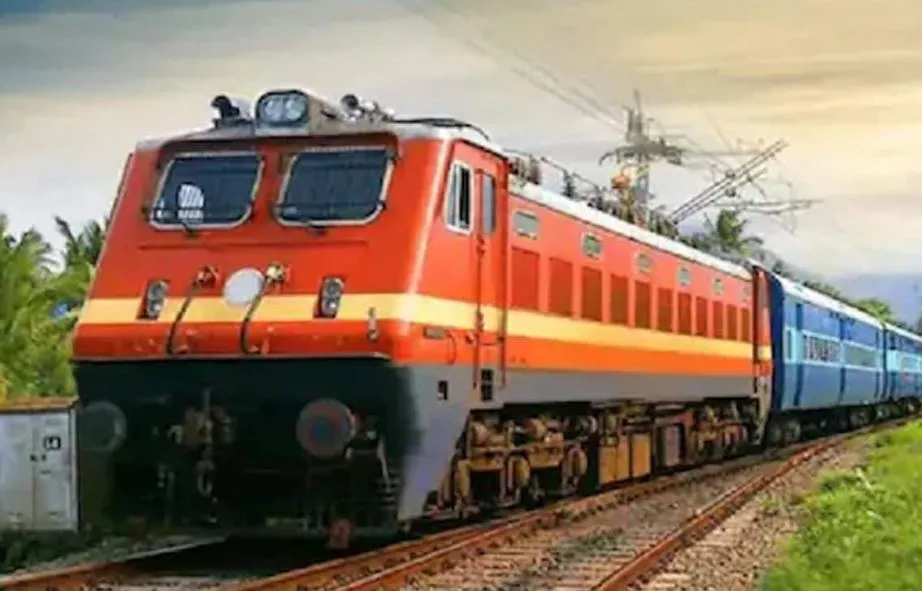 बरेली: देरी से आना तो बहाना, लापरवाही से ट्रेनें हो रहीं लेट रवाना