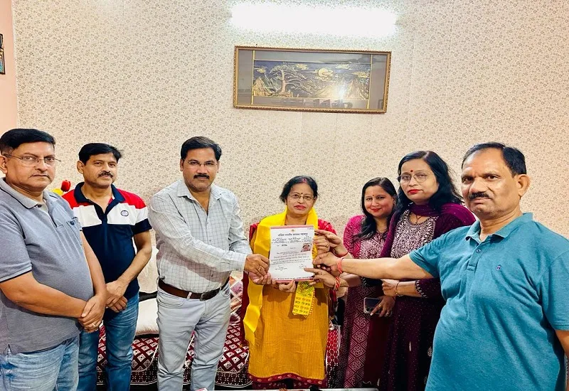 मुरादाबाद : रजनी सक्सेना बनीं कायस्थ महासभा की महानगर अध्यक्ष