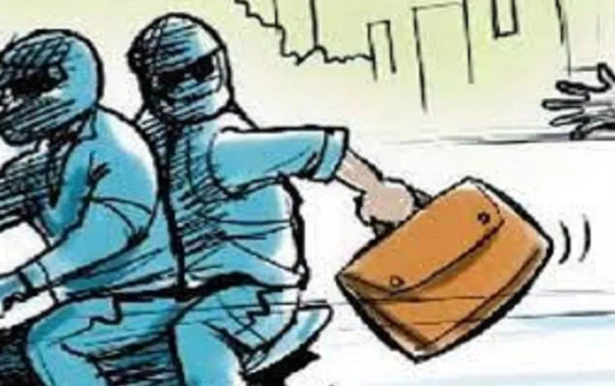 बदायूं: बाइक सवारों ने व्यापारी को बनाया निशाना, बैग और मोबाइल लूटकर फरार
