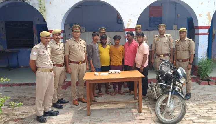 बरेली: भारी मात्रा में अफीम के साथ पांच तस्कर गिरफ्तार, एक आरोपी फरार