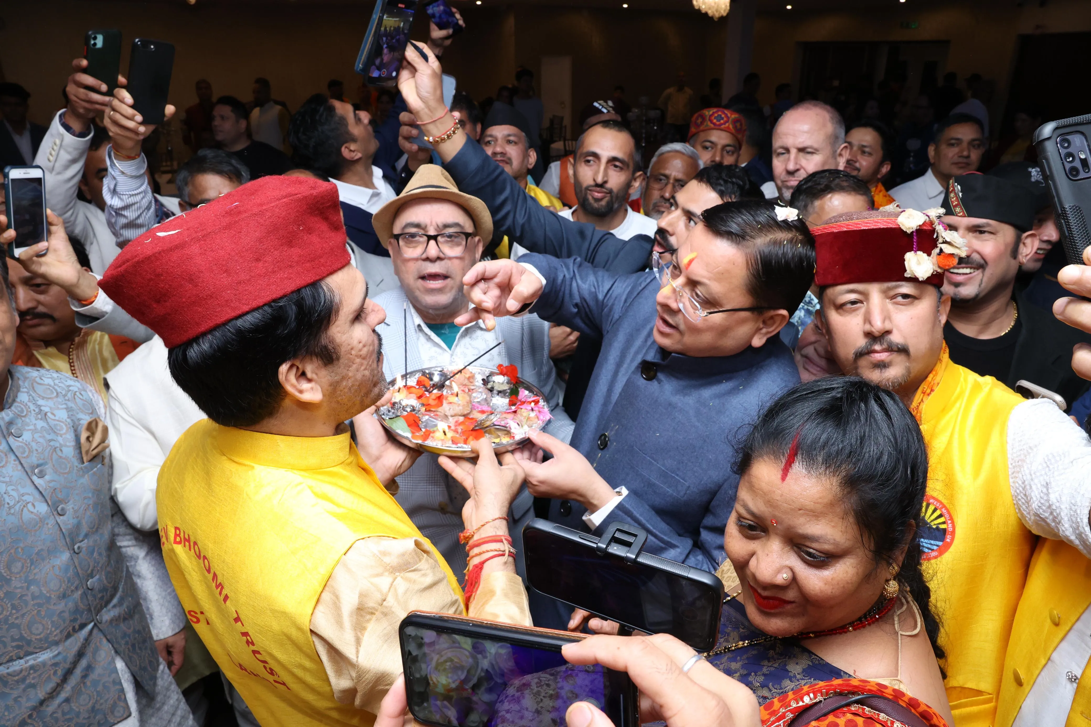 देहरादून: प्रवासी उत्तराखंडी साल में एक बार अपने प्रदेश अवश्य आएं