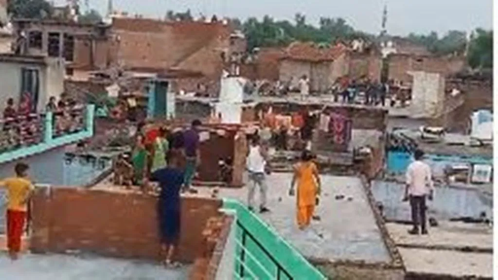 बरेली: एक महीने से चल रहे विवाद के बाद भी पुलिस ने नहीं की कार्रवाई, गांव में हुआ पथराव