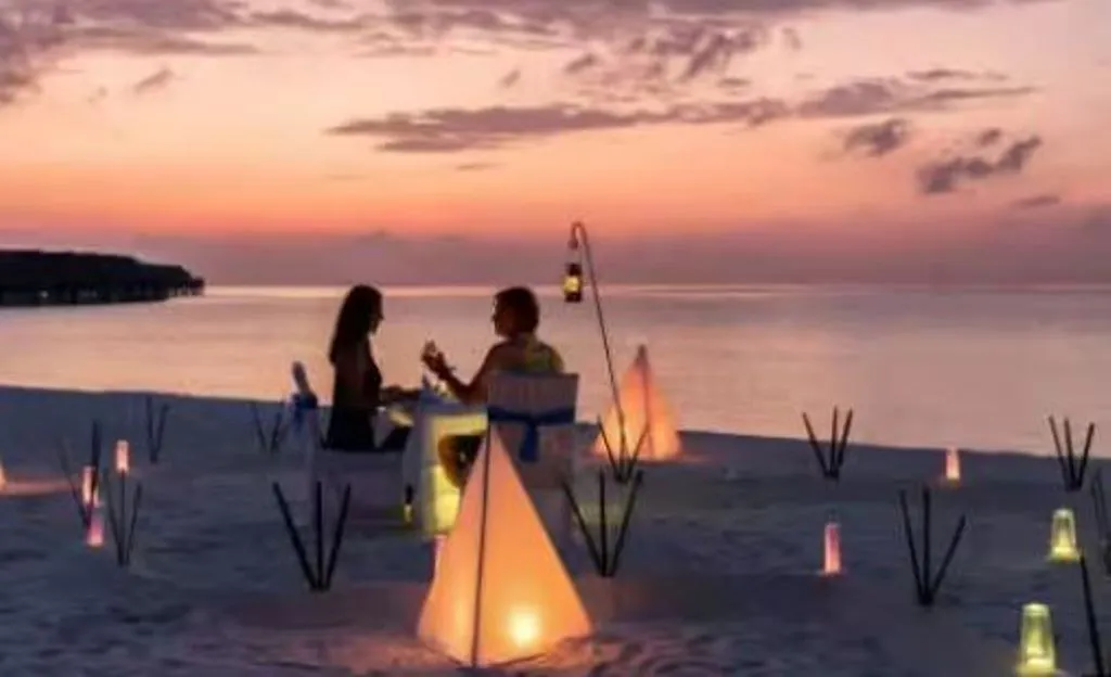 शादी के बाद पार्टनर के साथ पहली ट्रिप को बनाएं यादगार, सफर के दौरान इन बातों का रखें ध्यान 