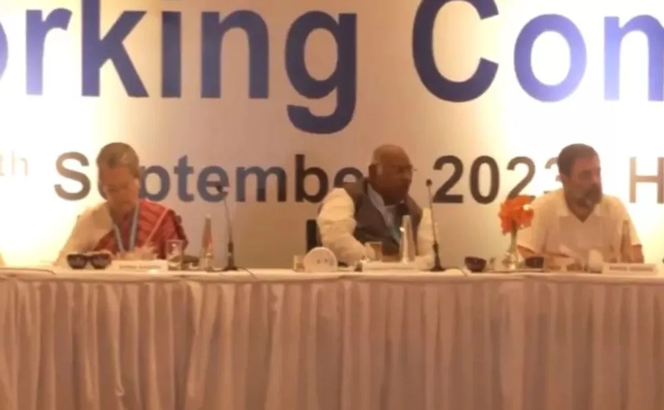 CWC की बैठक में केंद्र सरकार से आग्रह- महिला आरक्षण बिल विशेष सत्र में पारित हो, जाति जनगणना करा आरक्षण की सीमा बढ़ाई जाए