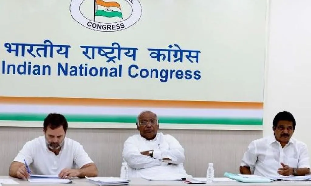 कांग्रेस की सीईसी का पुनर्गठन, खरगे, सोनिया और राहुल समेत 16 नेताओं को जगह