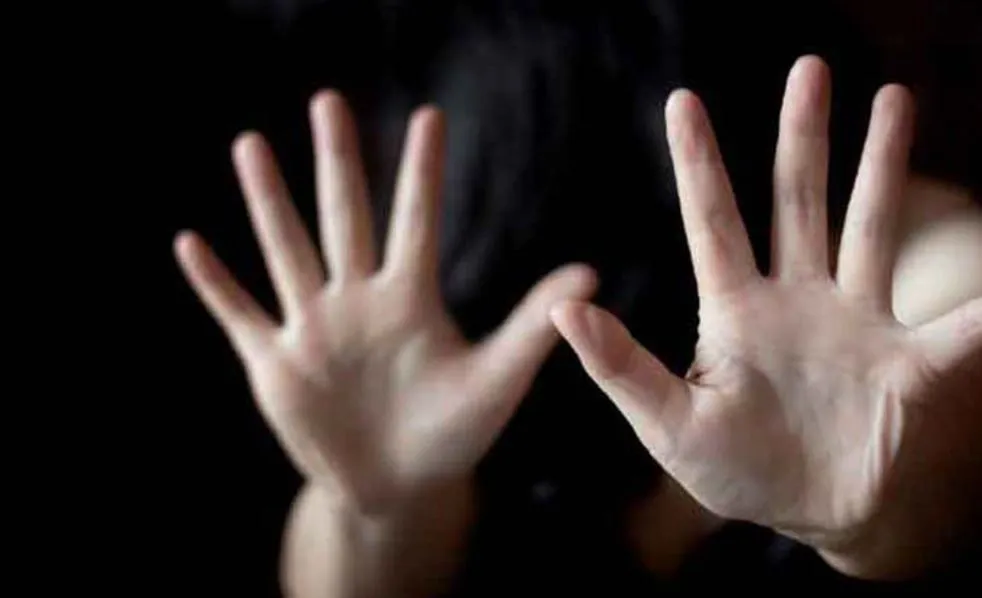 इंसानियत शर्मसार: पैसे देने से किया इंकार तो दलित महिला को निर्वस्त्र कर पीटा, पिलाया पेशाब 