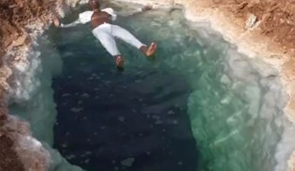 VIRAL NEWS: इस तालाब में कभी नहीं डूब सकता तैरने वाला! जादू है या साइंस का कमाल, वजह जानकर रह जाएंगे हैरान 