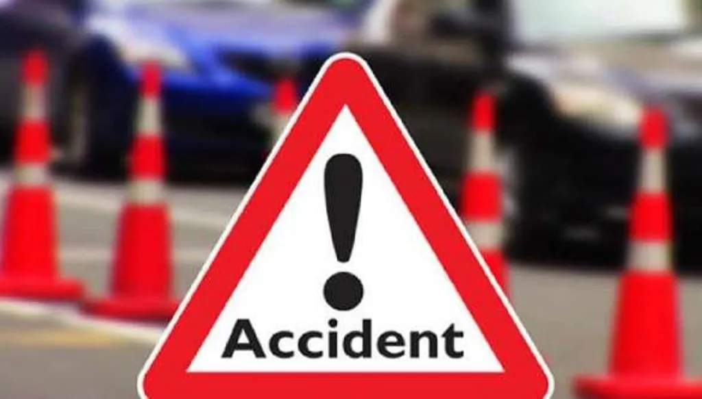 तमिलनाडु: सड़क किनारे खड़े ट्रक से टकराई गाड़ी, एक ही परिवार के छह सदस्यों की मौत 