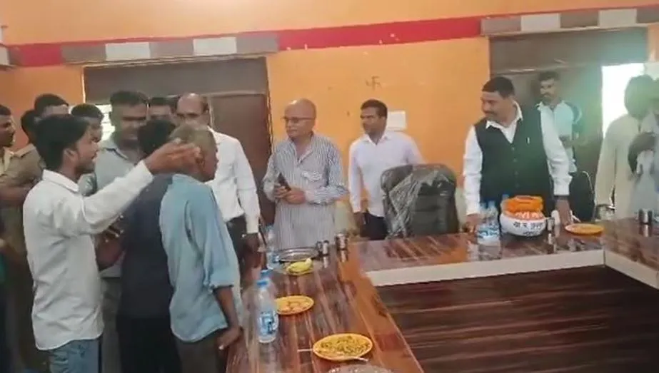 बरेली: विकास न कराने की बात पर सांसद धर्मेंद्र कश्यप के समर्थकों और ग्रामीणों में टकराव, हंगामा